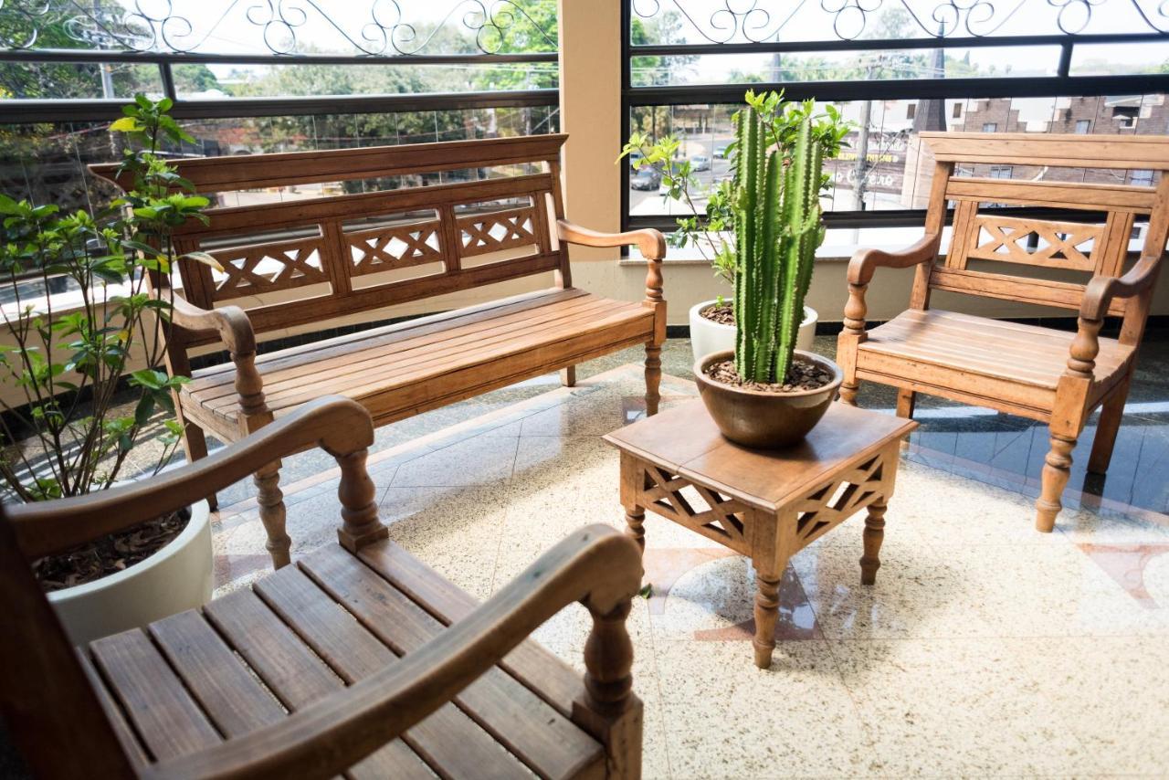 Holambra Garden Hotel מראה חיצוני תמונה A set of Thai style wooden furniture